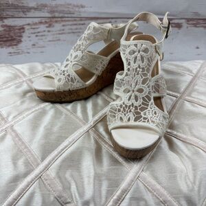 American Eagle Outfitters Lacey White Floral Lace Wedges Size 10